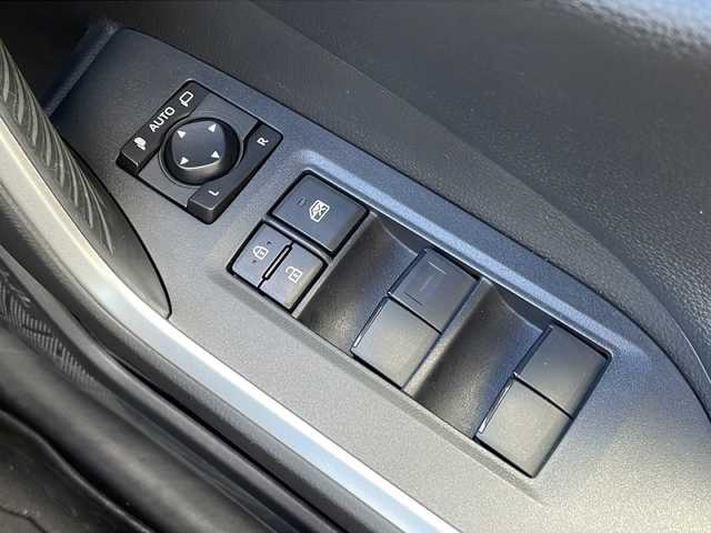 トヨタ ＲＡＶ４ アドベンチャー 長野県 2020(令2)年 3.2万km アーバンカーキ 4WD/スカイルーフ/JAOS17インチアルミ/JAOSバンパープロテクター/JAOSノーズプロテクター/JAOSマッドガード/純正ナビディスプレイオーディオ/ステアリングスイッチ/BluetoothAudio/フロントカメラ/バックカメラ/サイドカメラ/フルセグTV/ブラインドスポットモニタリング/デジタルインナーミラー/クルーズコントロール(追従有り)/オートマチックハイビーム/前後ドライブレコーダー/運転席パワーシート/LEDヘッドライト/ウインカーミラー/ハンドルヒーター/パワーバックドア/コーナーセンサー/オートライト/ビルトインETC/レーン逸脱警報/ワイヤレス充電/エアーシート/スマートキー/Wエアバッグ/ABS