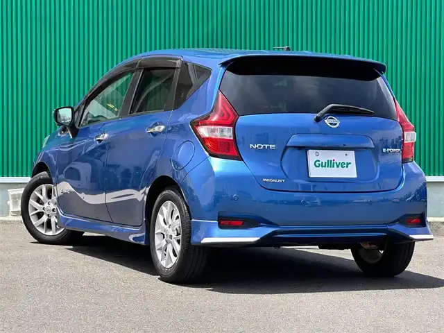 日産 ノート e－パワー メダリスト 宮城県 2016(平28)年 7万km シャイニングブルー プレミアムホワイトインテリアパッケージ/・シルバー加飾付革巻きステアリングホイール/・ダークブラウンアクセント入ホワイト合皮シート/インテリジェントアラウンドビューモニターセット/・踏み間違い衝突防止アシスト/・フロント＆バックソナー/・インテリジェントアラウンドビューモニター（スマートルームミラー）/＝＝＝/インテリジェントエマージェンシーブレーキ/車線逸脱警報/純正7インチナビ/(フルセグTV/CD/DVD/SD/BT/AUX/HDMI)/ドライブレコーダー/オートエアコン/ドライブセレクト/革巻きステアリング/ステアリングスイッチ/オートライト/プッシュスタート＆スマートキー/ウインカー付き電動格納ミラー/ふらつき防止/ドアバイザー/LEDヘッドライト/フォグランプ/純正フロアマット/純正15インチAW