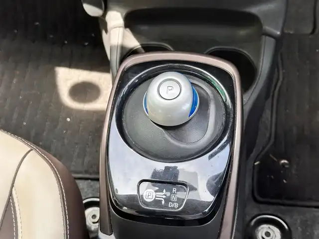 日産 ノート e－パワー メダリスト 宮城県 2016(平28)年 7万km シャイニングブルー プレミアムホワイトインテリアパッケージ/・シルバー加飾付革巻きステアリングホイール/・ダークブラウンアクセント入ホワイト合皮シート/インテリジェントアラウンドビューモニターセット/・踏み間違い衝突防止アシスト/・フロント＆バックソナー/・インテリジェントアラウンドビューモニター（スマートルームミラー）/＝＝＝/インテリジェントエマージェンシーブレーキ/車線逸脱警報/純正7インチナビ/(フルセグTV/CD/DVD/SD/BT/AUX/HDMI)/ドライブレコーダー/オートエアコン/ドライブセレクト/革巻きステアリング/ステアリングスイッチ/オートライト/プッシュスタート＆スマートキー/ウインカー付き電動格納ミラー/ふらつき防止/ドアバイザー/LEDヘッドライト/フォグランプ/純正フロアマット/純正15インチAW