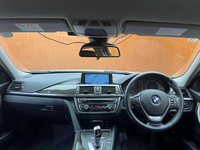 ＢＭＷ ３２０ｄ ラグジュアリー 千葉県 2014(平26)年 5万km グレイシャーシルバー クルーズコントロール　/黒革シート　/ナビ　/Ｂｌｕｅｔｏｏｔｈ接続　/Ｂカメラ　/シートヒーター　/電動シート　/パーキングアシスト　/ドライビングアシスト　/キセノンヘッドライト　/衝突軽減Ｂ　/ＬＫＡ　/禁煙車