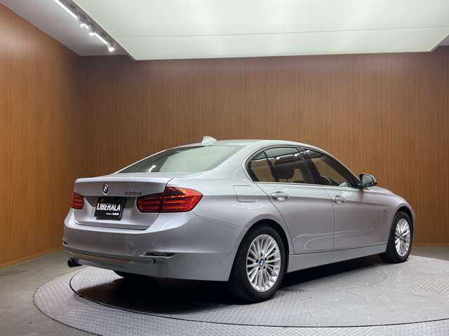 ＢＭＷ ３２０ｄ ラグジュアリー 千葉県 2014(平26)年 5万km グレイシャーシルバー クルーズコントロール　/黒革シート　/ナビ　/Ｂｌｕｅｔｏｏｔｈ接続　/Ｂカメラ　/シートヒーター　/電動シート　/パーキングアシスト　/ドライビングアシスト　/キセノンヘッドライト　/衝突軽減Ｂ　/ＬＫＡ　/禁煙車
