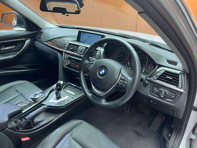 ＢＭＷ ３２０ｄ ラグジュアリー 千葉県 2014(平26)年 5万km グレイシャーシルバー クルーズコントロール　/黒革シート　/ナビ　/Ｂｌｕｅｔｏｏｔｈ接続　/Ｂカメラ　/シートヒーター　/電動シート　/パーキングアシスト　/ドライビングアシスト　/キセノンヘッドライト　/衝突軽減Ｂ　/ＬＫＡ　/禁煙車