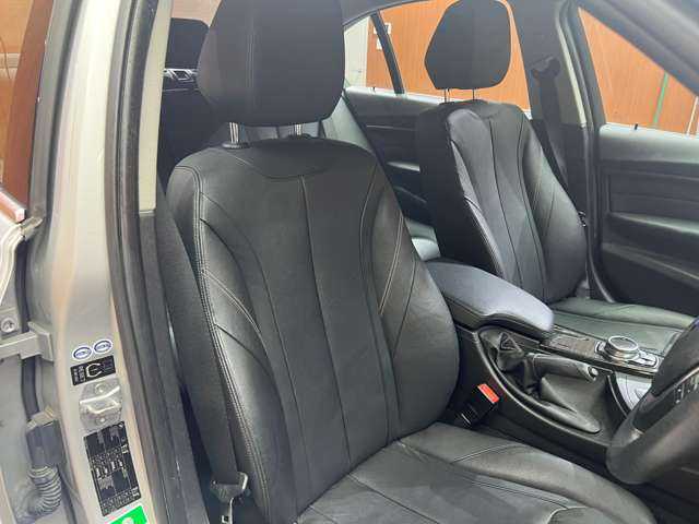 ＢＭＷ ３２０ｄ ラグジュアリー 千葉県 2014(平26)年 5万km グレイシャーシルバー クルーズコントロール　/黒革シート　/ナビ　/Ｂｌｕｅｔｏｏｔｈ接続　/Ｂカメラ　/シートヒーター　/電動シート　/パーキングアシスト　/ドライビングアシスト　/キセノンヘッドライト　/衝突軽減Ｂ　/ＬＫＡ　/禁煙車