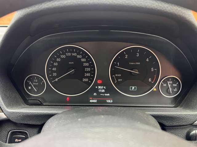 ＢＭＷ ３２０ｄ ラグジュアリー 千葉県 2014(平26)年 5万km グレイシャーシルバー クルーズコントロール　/黒革シート　/ナビ　/Ｂｌｕｅｔｏｏｔｈ接続　/Ｂカメラ　/シートヒーター　/電動シート　/パーキングアシスト　/ドライビングアシスト　/キセノンヘッドライト　/衝突軽減Ｂ　/ＬＫＡ　/禁煙車