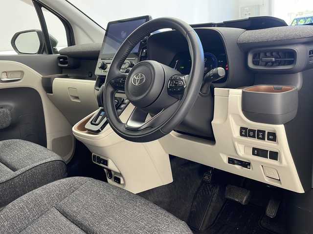 トヨタ シエンタ ハイブリッド Z 沖縄県 2023(令5)年 3.9万km アーバンカーキ 純正ディスプレイオーディオ/BT/フルセグ/バックカメラ/両側パワースライドドア/ビルトインETC/アクセサリーコンセント/プリクラッシュセーフティ/レーダークルーズコントロール/レーンキープアシスト/コーナーセンサー/オートマチックハイビーム/LEDヘッドライト/オートライト/前席シートヒーター/ステアリングヒーター/社外17インチAW/純正フロアマット/プッシュスタート/スマートキー
