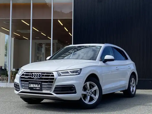 アウディ Ｑ５ 2．0TFSIクワトロ エアサス 福岡県 2019(令1)年 2.9万km グレイシアホワイトメタリック バーチャルコックピット　/アダプティブクルーズコントロール/レーンキープアシスト/ブラインドスポットモニター/アシスタンスパッケージ/純正ナビ/Applecarplay/androidauto/フルセグTV/全方位カメラ/Bluetooth/パワーバックドア/360°ドライブレコーダー/純正18インチアルミホイール/ETC/取扱説明書/保証書