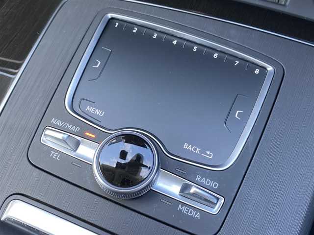 アウディ Ｑ５ 2．0TFSIクワトロ エアサス 福岡県 2019(令1)年 2.9万km グレイシアホワイトメタリック バーチャルコックピット　/アダプティブクルーズコントロール/レーンキープアシスト/ブラインドスポットモニター/アシスタンスパッケージ/純正ナビ/Applecarplay/androidauto/フルセグTV/全方位カメラ/Bluetooth/パワーバックドア/360°ドライブレコーダー/純正18インチアルミホイール/ETC/取扱説明書/保証書