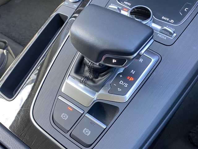 アウディ Ｑ５ 2．0TFSIクワトロ エアサス 福岡県 2019(令1)年 2.9万km グレイシアホワイトメタリック バーチャルコックピット　/アダプティブクルーズコントロール/レーンキープアシスト/ブラインドスポットモニター/アシスタンスパッケージ/純正ナビ/Applecarplay/androidauto/フルセグTV/全方位カメラ/Bluetooth/パワーバックドア/360°ドライブレコーダー/純正18インチアルミホイール/ETC/取扱説明書/保証書