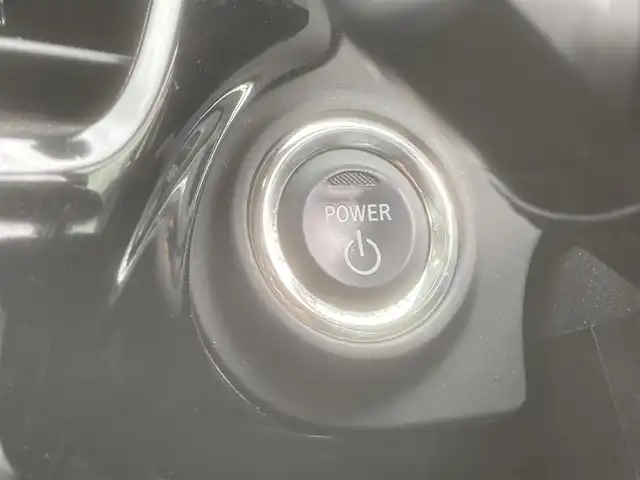 三菱 アウトランダー ＰＨＥＶ G ナビパッケージ 埼玉県 2015(平27)年 10.1万km シルキーホワイト (株)IDOMが運営する【じしゃロン鳩ヶ谷店】の自社ローン専用車両になりますこちらは現金またはオートローンご利用時の価格です。自社ローンご希望の方は別途その旨お申付け下さい/プラグインハイブリッド/4WD/純正SDナビ/純正フルセグTV/マルチアラウンドモニター/ACC(レーダークルーズコントロールシステム)/パワーバックドア/プッシュスタート/ETC/FCM(衝突被害軽減ブレーキシステム)/純正18インチAW/ハーフレザーシート/運転席パワーシート/前席シートヒーター/純正LEDヘッドライト/パドルシフト/革巻ステアリング/ステアリングヒーター/ウインカーミラー/フォグランプ