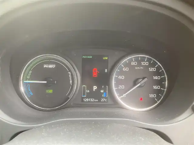 三菱 アウトランダー ＰＨＥＶ G ナビパッケージ 埼玉県 2015(平27)年 10.1万km シルキーホワイト (株)IDOMが運営する【じしゃロン鳩ヶ谷店】の自社ローン専用車両になりますこちらは現金またはオートローンご利用時の価格です。自社ローンご希望の方は別途その旨お申付け下さい/プラグインハイブリッド/4WD/純正SDナビ/純正フルセグTV/マルチアラウンドモニター/ACC(レーダークルーズコントロールシステム)/パワーバックドア/プッシュスタート/ETC/FCM(衝突被害軽減ブレーキシステム)/純正18インチAW/ハーフレザーシート/運転席パワーシート/前席シートヒーター/純正LEDヘッドライト/パドルシフト/革巻ステアリング/ステアリングヒーター/ウインカーミラー/フォグランプ