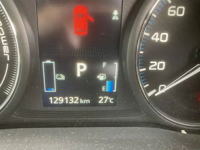 三菱 アウトランダー ＰＨＥＶ G ナビパッケージ 埼玉県 2015(平27)年 10.1万km シルキーホワイト (株)IDOMが運営する【じしゃロン鳩ヶ谷店】の自社ローン専用車両になりますこちらは現金またはオートローンご利用時の価格です。自社ローンご希望の方は別途その旨お申付け下さい/プラグインハイブリッド/4WD/純正SDナビ/純正フルセグTV/マルチアラウンドモニター/ACC(レーダークルーズコントロールシステム)/パワーバックドア/プッシュスタート/ETC/FCM(衝突被害軽減ブレーキシステム)/純正18インチAW/ハーフレザーシート/運転席パワーシート/前席シートヒーター/純正LEDヘッドライト/パドルシフト/革巻ステアリング/ステアリングヒーター/ウインカーミラー/フォグランプ