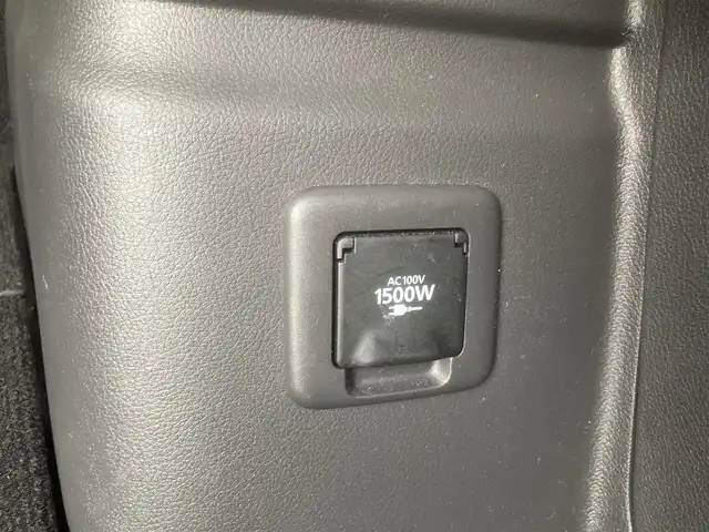 三菱 アウトランダー ＰＨＥＶ G ナビパッケージ 埼玉県 2015(平27)年 10.1万km シルキーホワイト (株)IDOMが運営する【じしゃロン鳩ヶ谷店】の自社ローン専用車両になりますこちらは現金またはオートローンご利用時の価格です。自社ローンご希望の方は別途その旨お申付け下さい/プラグインハイブリッド/4WD/純正SDナビ/純正フルセグTV/マルチアラウンドモニター/ACC(レーダークルーズコントロールシステム)/パワーバックドア/プッシュスタート/ETC/FCM(衝突被害軽減ブレーキシステム)/純正18インチAW/ハーフレザーシート/運転席パワーシート/前席シートヒーター/純正LEDヘッドライト/パドルシフト/革巻ステアリング/ステアリングヒーター/ウインカーミラー/フォグランプ