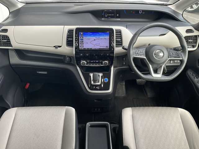 日産 セレナ e－パワー ハイウェイスター V 長野県 2018(平30)年 4.8万km ブリリアントホワイトパール 純正９型ワイドメモリナビフルセグTV/全周囲カメラ/エマージェンシーブレーキ/両側パワースライドドア/ETC/純正15インチアルミ/ドライブレコーダー/ハンドルヒーター/シートヒーター /前後コーナーセンサー/純正15インチアルミ/スペアキー