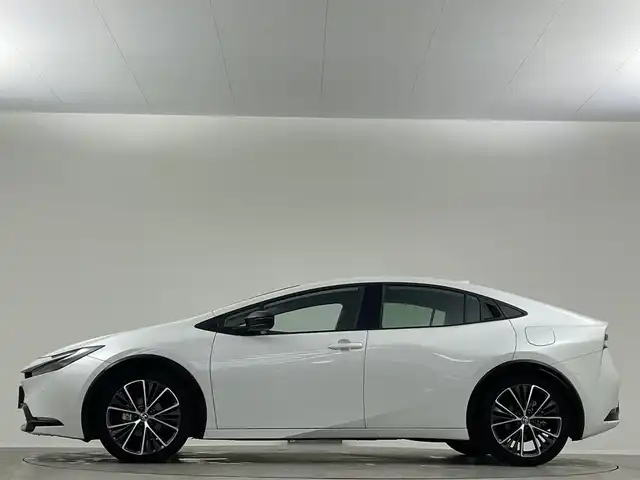 トヨタ プリウス Z 埼玉県 2024(令6)年 0.5万km プラチナホワイトパールマイカ 純正１２．３型ナビ　全方位カメラ　シートヒーター　エアシート　ＢＳＭ　ＬＥＤヘッドライト　ＥＴＣ２．０　追従走行　フルセグＴＶ　運転席パワーシート　Ｂｌｕｅｔｏｏｔｈ　衝突軽減　１５００Ｗ電源　電源リアゲート