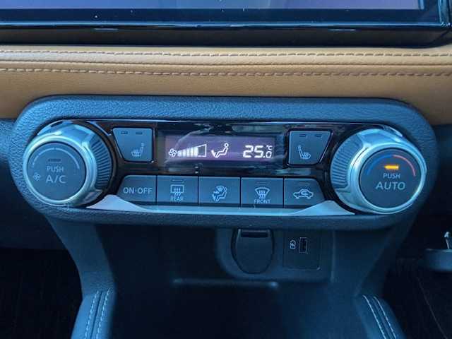 日産 キックス X ツートーンインテリアED 宮城県 2020(令2)年 4.4万km ラディアントレッド/ピュアブラック 2トーン 登録時走行距離43473km/純正SDナビ/AM・FM・Bluetooth・CD・DVD・TV/クリアランスソナー/プロパイロット/インテリジェントルームミラー/ハンドルヒーター/アラウンドビューモニター/ハンドルヒーター/ETC/ドライブレコーダー/e-Power/センターコンソール/AUTOHOLD機能/フォグランプ/ヘッドライトイベライザー/ドアバイザー/電動格納ミラー/純正LEDヘッドライト