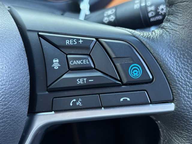 日産 キックス X ツートーンインテリアED 宮城県 2020(令2)年 4.4万km ラディアントレッド/ピュアブラック 2トーン 登録時走行距離43473km/純正SDナビ/AM・FM・Bluetooth・CD・DVD・TV/クリアランスソナー/プロパイロット/インテリジェントルームミラー/ハンドルヒーター/アラウンドビューモニター/ハンドルヒーター/ETC/ドライブレコーダー/e-Power/センターコンソール/AUTOHOLD機能/フォグランプ/ヘッドライトイベライザー/ドアバイザー/電動格納ミラー/純正LEDヘッドライト