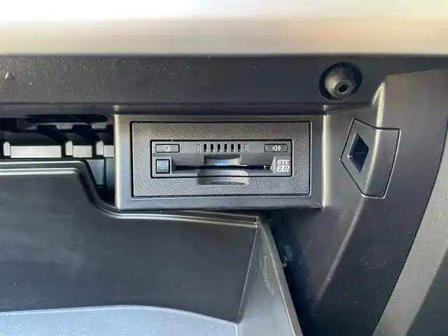 トヨタ ランドクルーザー プラド TX-L 70thアニバーサリーLTD 東京都 2022(令4)年 1.5万km アティチュードブラックマイカ ワンオーナー/サンルーフ/4WD/ターボ/メーカーディスプレイオーディオTコネクトナビキッド/ (Bluetooth/Mira Cast/USB)/パノラミックビューモニター/ブラインドスポットモニター/リアクロストラフィックアラート/ブラックラダータイプルーフレール/前後ドライブレコーダー/ビルトインETC2.0/サドルタン革シート/前席パワーシート/前席シートヒーター/エアシート/TOYOTA Safety Sense/・レーダークルーズ コントロール/・プリクラッシュセーフティ/・レーントレーシングアシスト/・レーンディパーチャーアラート/・ロードサインアシスト/・先行車発進告知機能/・オートマチックハイビーム/ダウンヒルアシストコントロール/横滑り防止装置/スマートキー/純正18インチアルミホイール/純正LEDヘッドライト/カーテンエアバック/スペアキー1本/保証書/取扱説明書