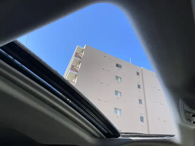 トヨタ ランドクルーザー プラド TX-L 70thアニバーサリーLTD 東京都 2022(令4)年 1.5万km アティチュードブラックマイカ ワンオーナー/サンルーフ/4WD/ターボ/メーカーディスプレイオーディオTコネクトナビキッド/ (Bluetooth/Mira Cast/USB)/パノラミックビューモニター/ブラインドスポットモニター/リアクロストラフィックアラート/ブラックラダータイプルーフレール/前後ドライブレコーダー/ビルトインETC2.0/サドルタン革シート/前席パワーシート/前席シートヒーター/エアシート/TOYOTA Safety Sense/・レーダークルーズ コントロール/・プリクラッシュセーフティ/・レーントレーシングアシスト/・レーンディパーチャーアラート/・ロードサインアシスト/・先行車発進告知機能/・オートマチックハイビーム/ダウンヒルアシストコントロール/横滑り防止装置/スマートキー/純正18インチアルミホイール/純正LEDヘッドライト/カーテンエアバック/スペアキー1本/保証書/取扱説明書