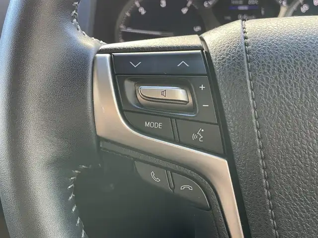 トヨタ ランドクルーザー プラド TX-L 70thアニバーサリーLTD 東京都 2022(令4)年 1.5万km アティチュードブラックマイカ ワンオーナー/サンルーフ/4WD/ターボ/メーカーディスプレイオーディオTコネクトナビキッド/ (Bluetooth/Mira Cast/USB)/パノラミックビューモニター/ブラインドスポットモニター/リアクロストラフィックアラート/ブラックラダータイプルーフレール/前後ドライブレコーダー/ビルトインETC2.0/サドルタン革シート/前席パワーシート/前席シートヒーター/エアシート/TOYOTA Safety Sense/・レーダークルーズ コントロール/・プリクラッシュセーフティ/・レーントレーシングアシスト/・レーンディパーチャーアラート/・ロードサインアシスト/・先行車発進告知機能/・オートマチックハイビーム/ダウンヒルアシストコントロール/横滑り防止装置/スマートキー/純正18インチアルミホイール/純正LEDヘッドライト/カーテンエアバック/スペアキー1本/保証書/取扱説明書