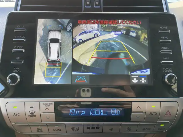 トヨタ ランドクルーザー プラド TX-L 70thアニバーサリーLTD 東京都 2022(令4)年 1.5万km アティチュードブラックマイカ ワンオーナー/サンルーフ/4WD/ターボ/メーカーディスプレイオーディオTコネクトナビキッド/ (Bluetooth/Mira Cast/USB)/パノラミックビューモニター/ブラインドスポットモニター/リアクロストラフィックアラート/ブラックラダータイプルーフレール/前後ドライブレコーダー/ビルトインETC2.0/サドルタン革シート/前席パワーシート/前席シートヒーター/エアシート/TOYOTA Safety Sense/・レーダークルーズ コントロール/・プリクラッシュセーフティ/・レーントレーシングアシスト/・レーンディパーチャーアラート/・ロードサインアシスト/・先行車発進告知機能/・オートマチックハイビーム/ダウンヒルアシストコントロール/横滑り防止装置/スマートキー/純正18インチアルミホイール/純正LEDヘッドライト/カーテンエアバック/スペアキー1本/保証書/取扱説明書