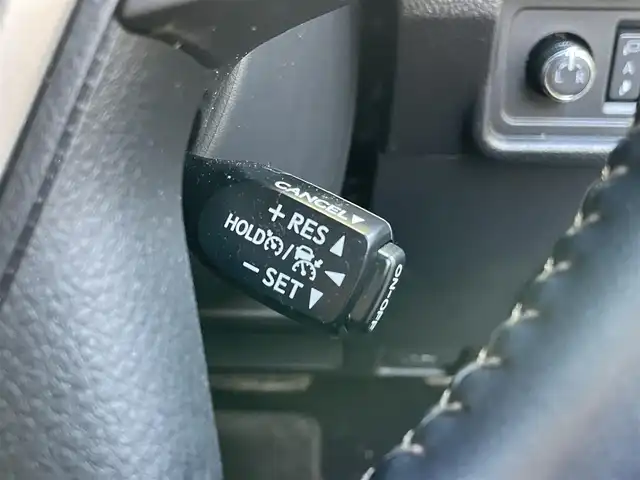 トヨタ ランドクルーザー プラド TX-L 70thアニバーサリーLTD 東京都 2022(令4)年 1.5万km アティチュードブラックマイカ ワンオーナー/サンルーフ/4WD/ターボ/メーカーディスプレイオーディオTコネクトナビキッド/ (Bluetooth/Mira Cast/USB)/パノラミックビューモニター/ブラインドスポットモニター/リアクロストラフィックアラート/ブラックラダータイプルーフレール/前後ドライブレコーダー/ビルトインETC2.0/サドルタン革シート/前席パワーシート/前席シートヒーター/エアシート/TOYOTA Safety Sense/・レーダークルーズ コントロール/・プリクラッシュセーフティ/・レーントレーシングアシスト/・レーンディパーチャーアラート/・ロードサインアシスト/・先行車発進告知機能/・オートマチックハイビーム/ダウンヒルアシストコントロール/横滑り防止装置/スマートキー/純正18インチアルミホイール/純正LEDヘッドライト/カーテンエアバック/スペアキー1本/保証書/取扱説明書