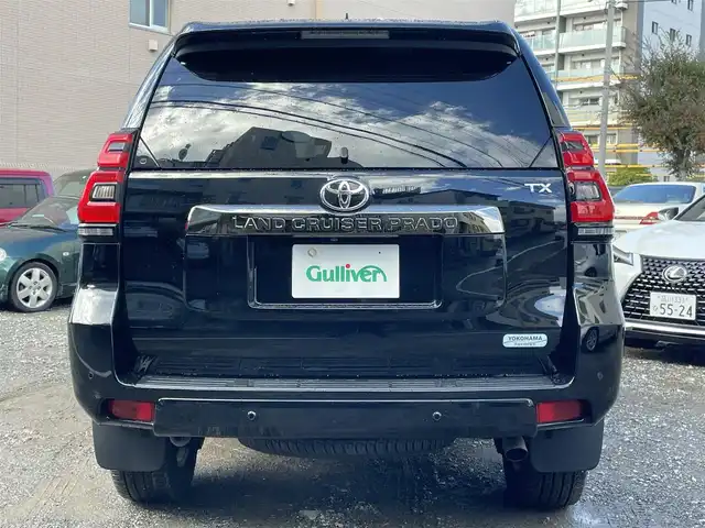 トヨタ ランドクルーザー プラド TX-L 70thアニバーサリーLTD 東京都 2022(令4)年 1.5万km アティチュードブラックマイカ ワンオーナー/サンルーフ/4WD/ターボ/メーカーディスプレイオーディオTコネクトナビキッド/ (Bluetooth/Mira Cast/USB)/パノラミックビューモニター/ブラインドスポットモニター/リアクロストラフィックアラート/ブラックラダータイプルーフレール/前後ドライブレコーダー/ビルトインETC2.0/サドルタン革シート/前席パワーシート/前席シートヒーター/エアシート/TOYOTA Safety Sense/・レーダークルーズ コントロール/・プリクラッシュセーフティ/・レーントレーシングアシスト/・レーンディパーチャーアラート/・ロードサインアシスト/・先行車発進告知機能/・オートマチックハイビーム/ダウンヒルアシストコントロール/横滑り防止装置/スマートキー/純正18インチアルミホイール/純正LEDヘッドライト/カーテンエアバック/スペアキー1本/保証書/取扱説明書