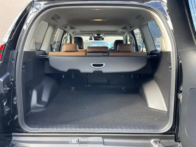 トヨタ ランドクルーザー プラド TX-L 70thアニバーサリーLTD 東京都 2022(令4)年 1.5万km アティチュードブラックマイカ ワンオーナー/サンルーフ/4WD/ターボ/メーカーディスプレイオーディオTコネクトナビキッド/ (Bluetooth/Mira Cast/USB)/パノラミックビューモニター/ブラインドスポットモニター/リアクロストラフィックアラート/ブラックラダータイプルーフレール/前後ドライブレコーダー/ビルトインETC2.0/サドルタン革シート/前席パワーシート/前席シートヒーター/エアシート/TOYOTA Safety Sense/・レーダークルーズ コントロール/・プリクラッシュセーフティ/・レーントレーシングアシスト/・レーンディパーチャーアラート/・ロードサインアシスト/・先行車発進告知機能/・オートマチックハイビーム/ダウンヒルアシストコントロール/横滑り防止装置/スマートキー/純正18インチアルミホイール/純正LEDヘッドライト/カーテンエアバック/スペアキー1本/保証書/取扱説明書