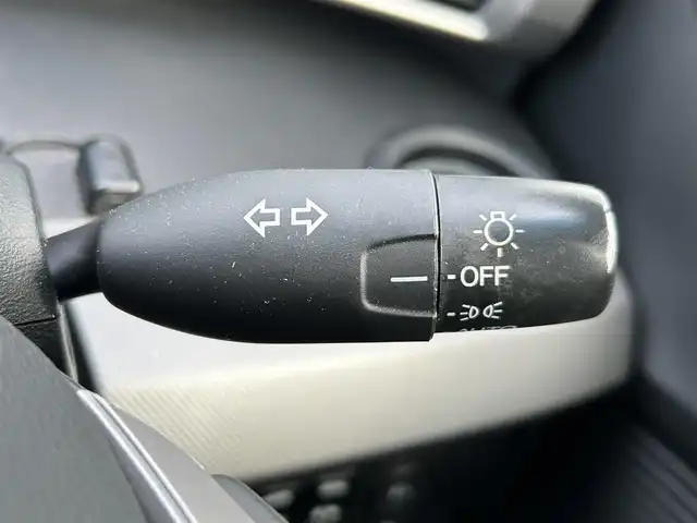 ホンダ フリード ハイブリット プレミアムエディション 熊本県 2016(平28)年 6.2万km ホワイトオーキッドパール 純正ナビ/・AM/FM/CD/DVD/・フルセグTV/・バックカメラ/後席フリップダウンモニター/クルーズコントロール/ドライブレコーダー/両側電動スライドドア/横滑り防止装置/ETC/革巻きステアリング/ステアリングスイッチ/革調シートカバー/オートライト/HIDヘッドライト/電動格納ミラー/プッシュスタート/スペアキー