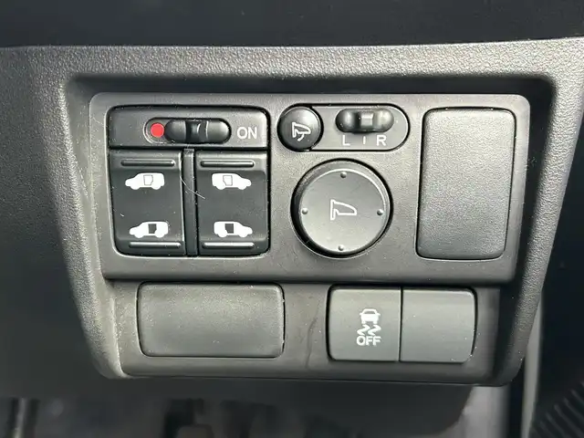 ホンダ フリード ハイブリット プレミアムエディション 熊本県 2016(平28)年 6.2万km ホワイトオーキッドパール 純正ナビ/・AM/FM/CD/DVD/・フルセグTV/・バックカメラ/後席フリップダウンモニター/クルーズコントロール/ドライブレコーダー/両側電動スライドドア/横滑り防止装置/ETC/革巻きステアリング/ステアリングスイッチ/革調シートカバー/オートライト/HIDヘッドライト/電動格納ミラー/プッシュスタート/スペアキー