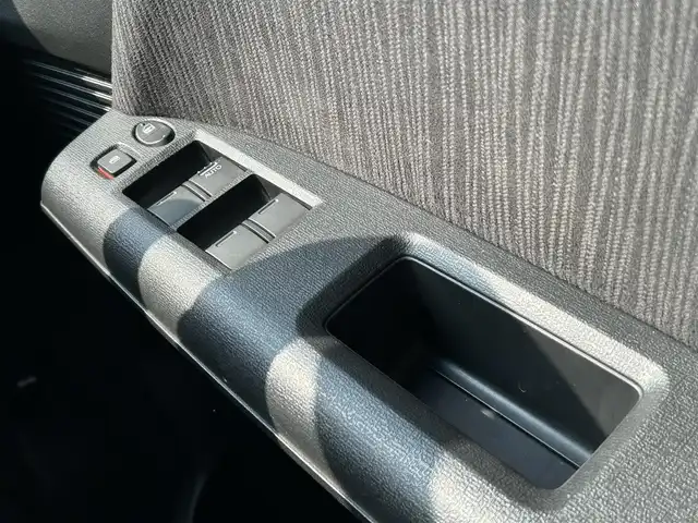 ホンダ フリード ハイブリット プレミアムエディション 熊本県 2016(平28)年 6.2万km ホワイトオーキッドパール 純正ナビ/・AM/FM/CD/DVD/・フルセグTV/・バックカメラ/後席フリップダウンモニター/クルーズコントロール/ドライブレコーダー/両側電動スライドドア/横滑り防止装置/ETC/革巻きステアリング/ステアリングスイッチ/革調シートカバー/オートライト/HIDヘッドライト/電動格納ミラー/プッシュスタート/スペアキー