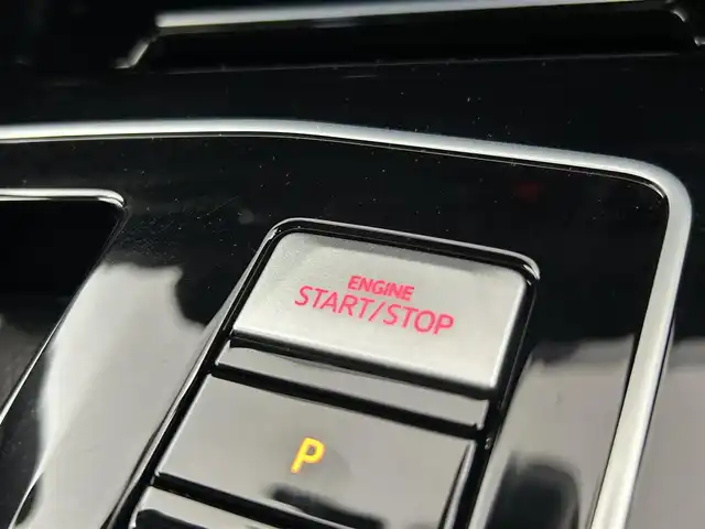 フォルクスワーゲン ＶＷ ゴルフ ＧＴＩ 千葉県 2025(令7)年 0.4万km 黒 禁煙/ワンオーナー/2.0LTSIターボエンジン/7速DSGトランスミッション/パドルシフト/アダプティブシャシーコントロール”DCC”/GTI専用ファブリックシート/ヘッドアップディスプレイ/GTI専用レザーマルチファンクションステアリングホイール/ステアリングヒーター/コネクティビティ機能“App-Connect”/アラウンドビューカメラ“Area View”/アダプティブクルーズコントロール”ACC”/イルミネーション付きエンブレム/ETC2.0