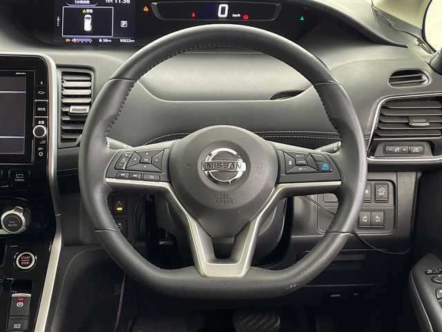 日産 セレナ 鹿児島県 2017(平29)年 9.6万km ブリリアントホワイトパール プロパイロット/純正ナビ/全方位カメラ/Bluetooth/フルセグTV/CD/DVD再生/両側パワースライドドア/自動駐車/追従式クルーズコントロール/純正16インチアルミホイール/LEDヘッドライト/オートライト/フォグランプ/レーンキープアシスト/ドライブレコーダー/衝突軽減システム/新車保証書/取扱説明書