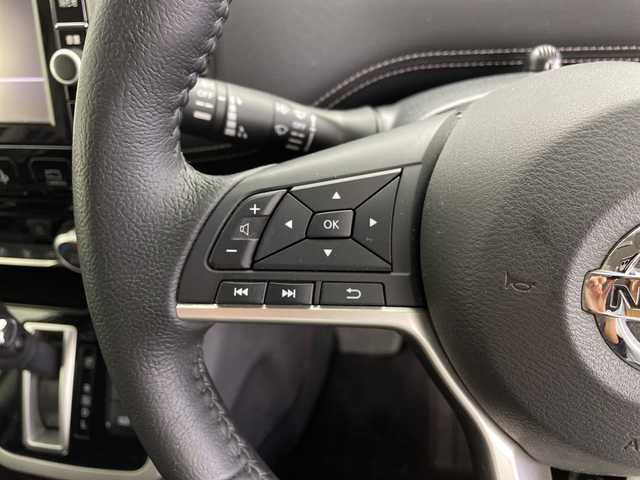 日産 セレナ 鹿児島県 2017(平29)年 9.6万km ブリリアントホワイトパール プロパイロット/純正ナビ/全方位カメラ/Bluetooth/フルセグTV/CD/DVD再生/両側パワースライドドア/自動駐車/追従式クルーズコントロール/純正16インチアルミホイール/LEDヘッドライト/オートライト/フォグランプ/レーンキープアシスト/ドライブレコーダー/衝突軽減システム/新車保証書/取扱説明書