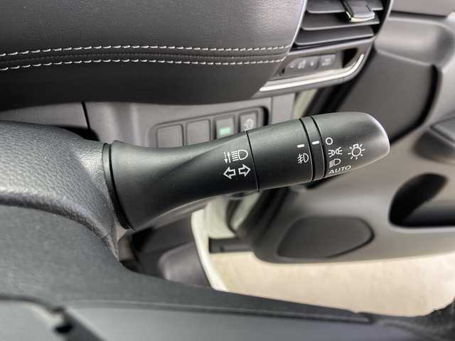 日産 セレナ 鹿児島県 2017(平29)年 9.6万km ブリリアントホワイトパール プロパイロット/純正ナビ/全方位カメラ/Bluetooth/フルセグTV/CD/DVD再生/両側パワースライドドア/自動駐車/追従式クルーズコントロール/純正16インチアルミホイール/LEDヘッドライト/オートライト/フォグランプ/レーンキープアシスト/ドライブレコーダー/衝突軽減システム/新車保証書/取扱説明書