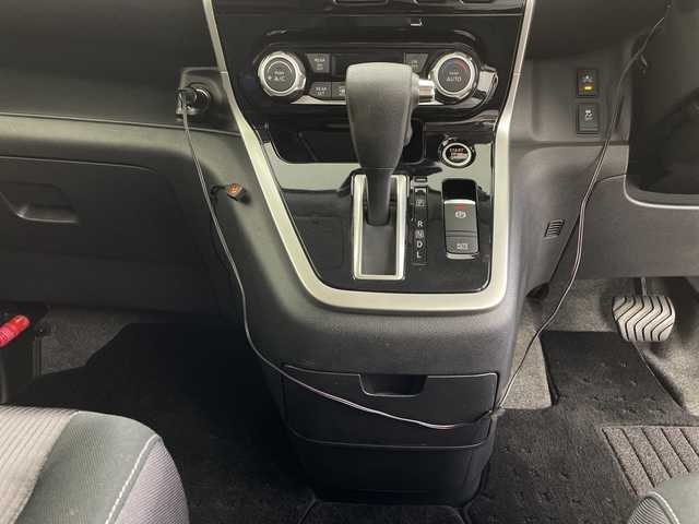 日産 セレナ 鹿児島県 2017(平29)年 9.6万km ブリリアントホワイトパール プロパイロット/純正ナビ/全方位カメラ/Bluetooth/フルセグTV/CD/DVD再生/両側パワースライドドア/自動駐車/追従式クルーズコントロール/純正16インチアルミホイール/LEDヘッドライト/オートライト/フォグランプ/レーンキープアシスト/ドライブレコーダー/衝突軽減システム/新車保証書/取扱説明書