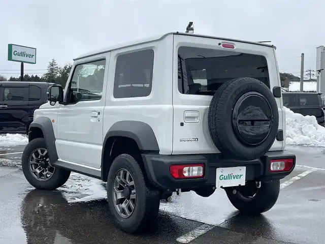 スズキ ジムニー シエラ JC 石川県 2023(令5)年 2.9万km ピュアホワイトP 4WD/スズキセーフティサポート/・デュアルセンサーブレーキサポート/・車線逸脱警報機能/・ふらつき警報機能/・標識認識機能/・ハイビームアシスト/・先行車発進お知らせ機能/社外フローティングナビ/【CD・DVD・Bluetooth・SD・HDMI・フルセグTV】/型番：MDV-S810F/前席シートヒーター/スマートキー/・プッシュスタート/オートライト/・LEDヘッドライト/・フォグランプ/ステアリングスイッチ/ダウンヒルアシストコントロール/横滑り防止機能/ビルトインETC/社外ドライブレコーダー/背面タイヤ/取扱説明書/新車時保証書