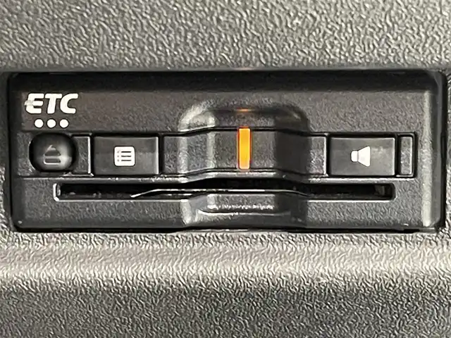 スズキ ジムニー シエラ JC 愛知県 2023(令5)年 2.9万km ピュアホワイトP 9インチナビ/（Bluetooth/AM/FM/フルセグTV/Carplay）/衝突軽減ブレーキ/ビルトインETC/シートヒーター/LEDヘッドライト/バックカメラ/クルーズコントロール/レーンキープアシスト/プッシュスタートボタン/スマートキー/純正15インチAW/純正フロアマット