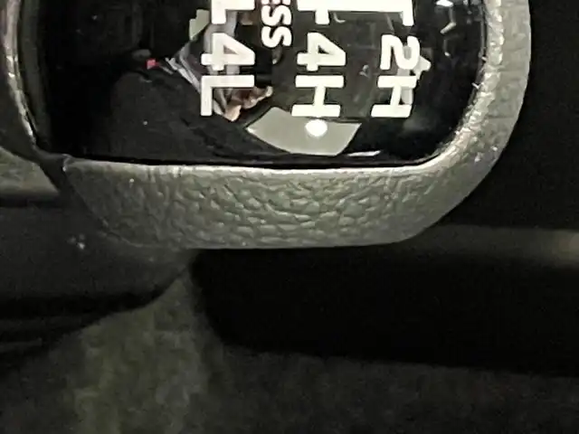 スズキ ジムニー シエラ JC 愛知県 2023(令5)年 2.9万km ピュアホワイトP 9インチナビ/（Bluetooth/AM/FM/フルセグTV/Carplay）/衝突軽減ブレーキ/ビルトインETC/シートヒーター/LEDヘッドライト/バックカメラ/クルーズコントロール/レーンキープアシスト/プッシュスタートボタン/スマートキー/純正15インチAW/純正フロアマット