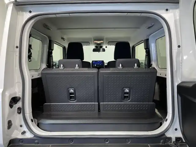 スズキ ジムニー シエラ JC 愛知県 2023(令5)年 2.9万km ピュアホワイトP 9インチナビ/（Bluetooth/AM/FM/フルセグTV/Carplay）/衝突軽減ブレーキ/ビルトインETC/シートヒーター/LEDヘッドライト/バックカメラ/クルーズコントロール/レーンキープアシスト/プッシュスタートボタン/スマートキー/純正15インチAW/純正フロアマット
