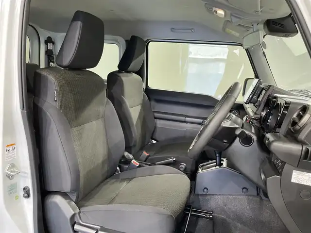 スズキ ジムニー シエラ JC 愛知県 2023(令5)年 2.9万km ピュアホワイトP 9インチナビ/（Bluetooth/AM/FM/フルセグTV/Carplay）/衝突軽減ブレーキ/ビルトインETC/シートヒーター/LEDヘッドライト/バックカメラ/クルーズコントロール/レーンキープアシスト/プッシュスタートボタン/スマートキー/純正15インチAW/純正フロアマット