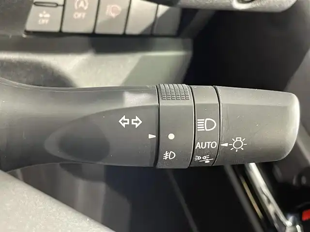 スズキ ジムニー シエラ JC 愛知県 2023(令5)年 2.9万km ピュアホワイトP 9インチナビ/（Bluetooth/AM/FM/フルセグTV/Carplay）/衝突軽減ブレーキ/ビルトインETC/シートヒーター/LEDヘッドライト/バックカメラ/クルーズコントロール/レーンキープアシスト/プッシュスタートボタン/スマートキー/純正15インチAW/純正フロアマット