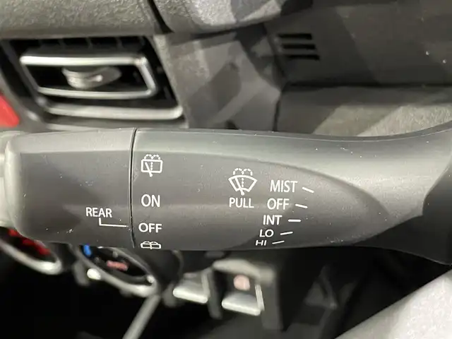 スズキ ジムニー シエラ JC 愛知県 2023(令5)年 2.9万km ピュアホワイトP 9インチナビ/（Bluetooth/AM/FM/フルセグTV/Carplay）/衝突軽減ブレーキ/ビルトインETC/シートヒーター/LEDヘッドライト/バックカメラ/クルーズコントロール/レーンキープアシスト/プッシュスタートボタン/スマートキー/純正15インチAW/純正フロアマット