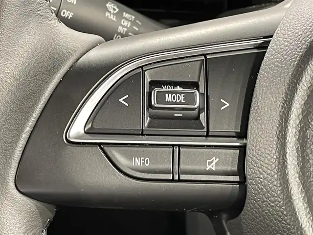 スズキ ジムニー シエラ JC 愛知県 2023(令5)年 2.9万km ピュアホワイトP 9インチナビ/（Bluetooth/AM/FM/フルセグTV/Carplay）/衝突軽減ブレーキ/ビルトインETC/シートヒーター/LEDヘッドライト/バックカメラ/クルーズコントロール/レーンキープアシスト/プッシュスタートボタン/スマートキー/純正15インチAW/純正フロアマット
