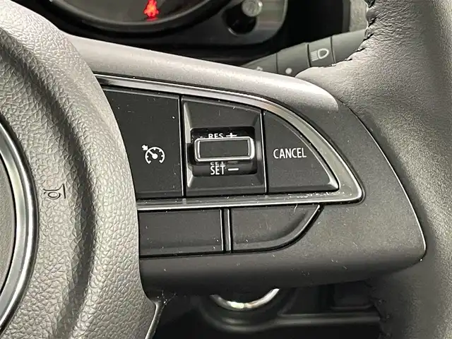 スズキ ジムニー シエラ JC 愛知県 2023(令5)年 2.9万km ピュアホワイトP 9インチナビ/（Bluetooth/AM/FM/フルセグTV/Carplay）/衝突軽減ブレーキ/ビルトインETC/シートヒーター/LEDヘッドライト/バックカメラ/クルーズコントロール/レーンキープアシスト/プッシュスタートボタン/スマートキー/純正15インチAW/純正フロアマット
