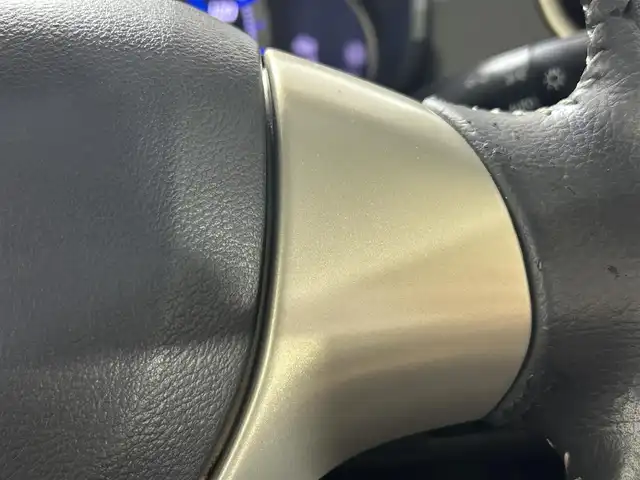 スズキ ワゴンＲ スティングレー X 佐賀県 2015(平27)年 2.8万km フェニックスレッドパール 社外7型ナビ/（ＡＭ/ＦＭ/ワンセグTV）/バックカメラ/シートヒーター/オートエアコン/衝突被害軽減システム/ウィンカーミラーカバーゴールド/革巻きステアリング/ステアリングスイッチ/HIDヘッドライト/盗難防止装置/横滑り防止装置/オートライト/スマートキー/スペアキー有/プッシュスタート/純正フロアマット/純正15インチアルミホイール/ドアバイザー