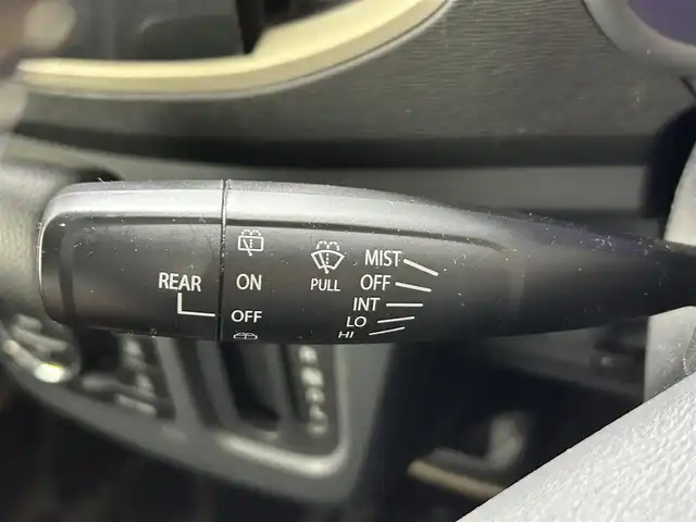 スズキ ワゴンＲ スティングレー X 佐賀県 2015(平27)年 2.8万km フェニックスレッドパール 社外7型ナビ/（ＡＭ/ＦＭ/ワンセグTV）/バックカメラ/シートヒーター/オートエアコン/衝突被害軽減システム/ウィンカーミラーカバーゴールド/革巻きステアリング/ステアリングスイッチ/HIDヘッドライト/盗難防止装置/横滑り防止装置/オートライト/スマートキー/スペアキー有/プッシュスタート/純正フロアマット/純正15インチアルミホイール/ドアバイザー