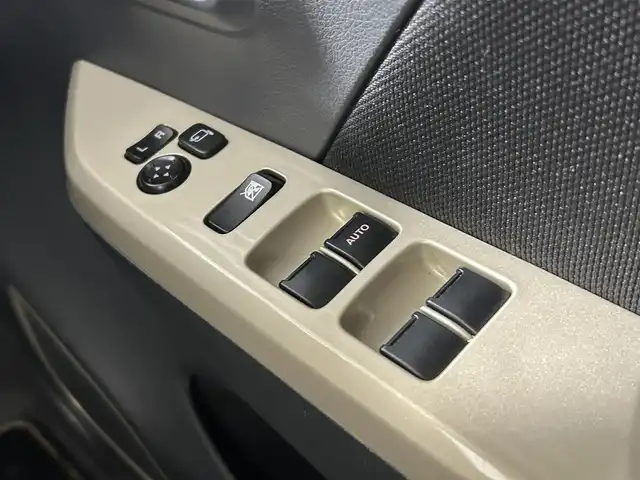 スズキ ワゴンＲ スティングレー X 佐賀県 2015(平27)年 2.8万km フェニックスレッドパール 社外7型ナビ/（ＡＭ/ＦＭ/ワンセグTV）/バックカメラ/シートヒーター/オートエアコン/衝突被害軽減システム/ウィンカーミラーカバーゴールド/革巻きステアリング/ステアリングスイッチ/HIDヘッドライト/盗難防止装置/横滑り防止装置/オートライト/スマートキー/スペアキー有/プッシュスタート/純正フロアマット/純正15インチアルミホイール/ドアバイザー