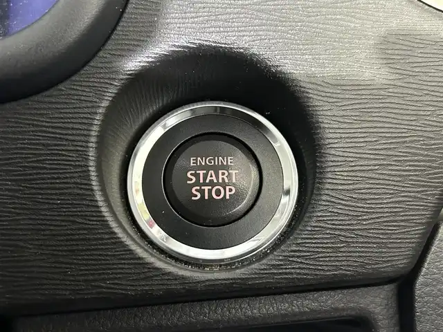 スズキ ワゴンＲ スティングレー X 佐賀県 2015(平27)年 2.8万km フェニックスレッドパール 社外7型ナビ/（ＡＭ/ＦＭ/ワンセグTV）/バックカメラ/シートヒーター/オートエアコン/衝突被害軽減システム/ウィンカーミラーカバーゴールド/革巻きステアリング/ステアリングスイッチ/HIDヘッドライト/盗難防止装置/横滑り防止装置/オートライト/スマートキー/スペアキー有/プッシュスタート/純正フロアマット/純正15インチアルミホイール/ドアバイザー