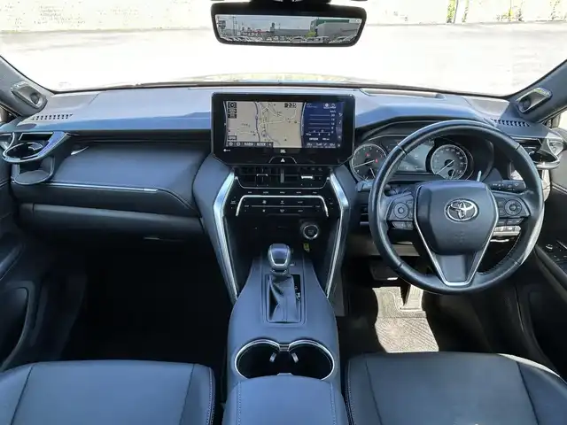 トヨタ ハリアー Z 岡山県 2021(令3)年 4.7万km ブラック 12.3インチディスプレイオーディオPlus＋JBLプレミアムサウンド/フルセグTV、AM、FM、Apple　Carplay/Android　Auto/パノラミックビューモニター/12.1インチTFTカラーメーター/置くだけ充電/電動パーキングブレーキ/ブレーキホールド/パーキングサポートブレーキ/車両接近通報装置/デジタルインナーミラー/ブラインドスポットモニター/プリクラッシュセーフティ/レーントレーシングアシスト/レーダークルーズコントロール/アダブティブハイビームアシスト/ロードサインアシスト/ドライバー異常時対応システム/先行車発進告知機能/運転席パワーシート/ビルトインETC2.0/
