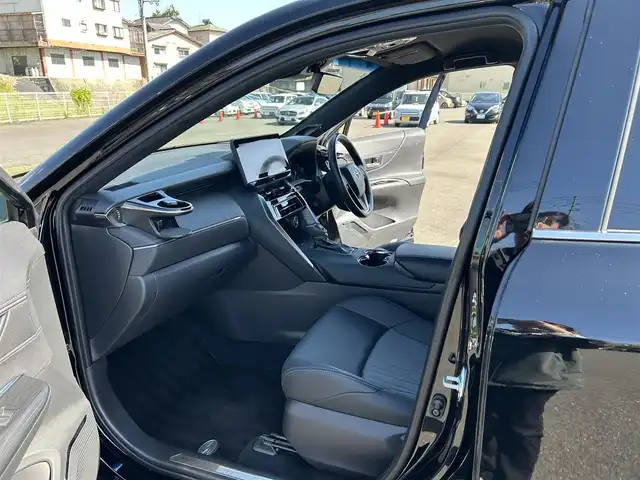 トヨタ ハリアー Z 岡山県 2021(令3)年 4.7万km ブラック 12.3インチディスプレイオーディオPlus＋JBLプレミアムサウンド/フルセグTV、AM、FM、Apple　Carplay/Android　Auto/パノラミックビューモニター/12.1インチTFTカラーメーター/置くだけ充電/電動パーキングブレーキ/ブレーキホールド/パーキングサポートブレーキ/車両接近通報装置/デジタルインナーミラー/ブラインドスポットモニター/プリクラッシュセーフティ/レーントレーシングアシスト/レーダークルーズコントロール/アダブティブハイビームアシスト/ロードサインアシスト/ドライバー異常時対応システム/先行車発進告知機能/運転席パワーシート/ビルトインETC2.0/